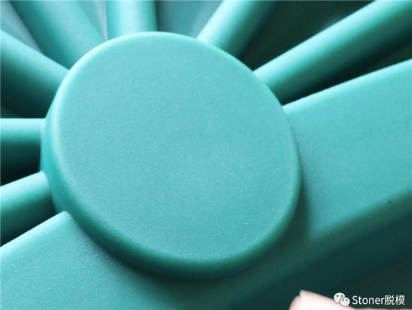 使用Stoner TraSys RotoFlow改善了產(chǎn)品質(zhì)量，提供了沒有針孔的光滑表面！